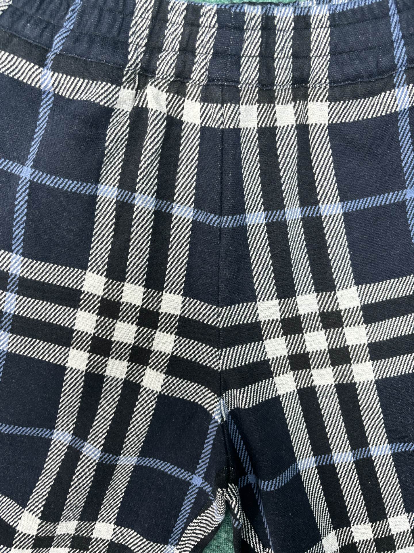 Burberry 巴宝莉 26ss新款 条格纹中腰直筒 休闲短裤 男款 黑色