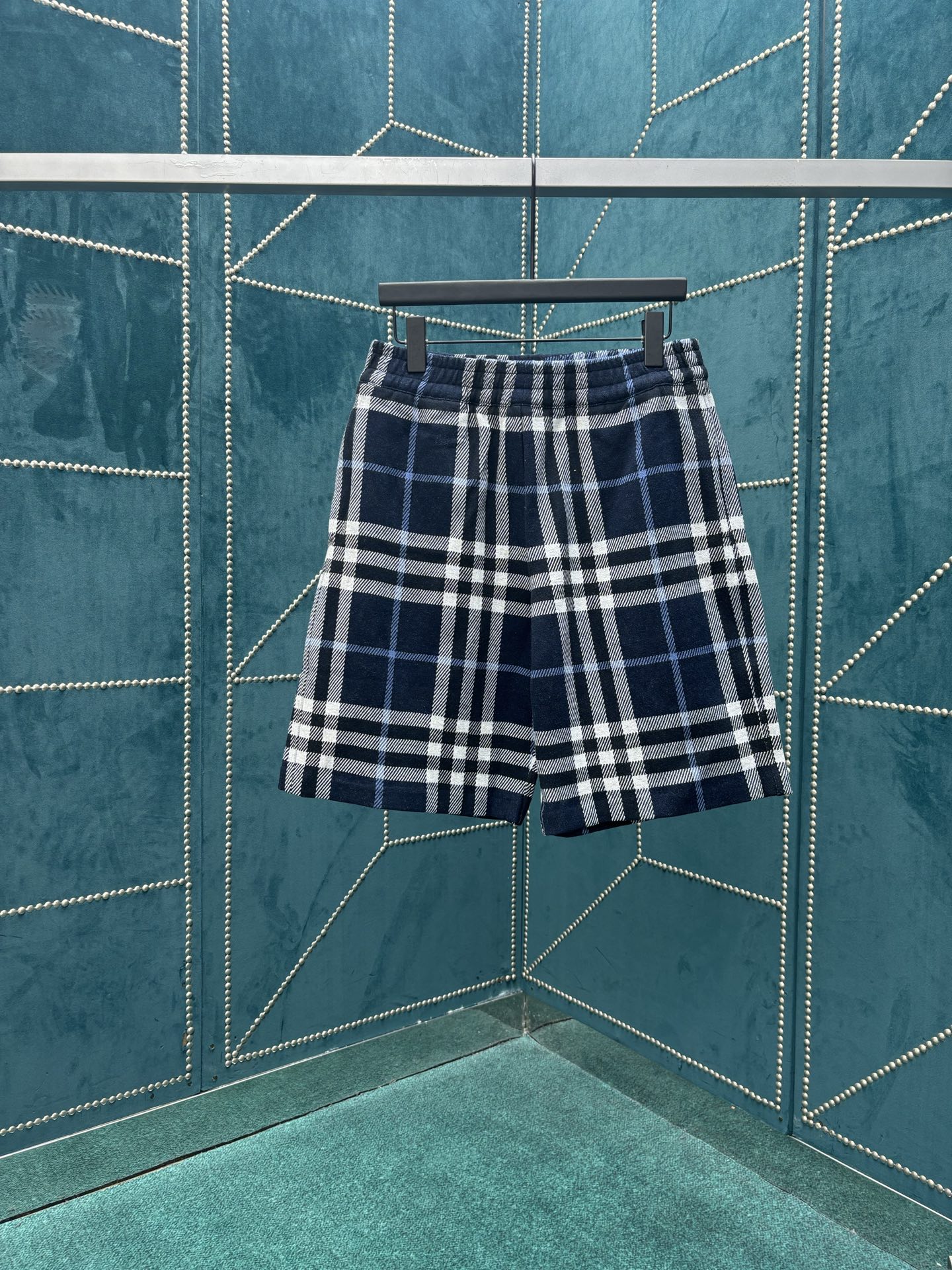 Burberry 巴宝莉 26ss新款 条格纹中腰直筒 休闲短裤 男款 黑色