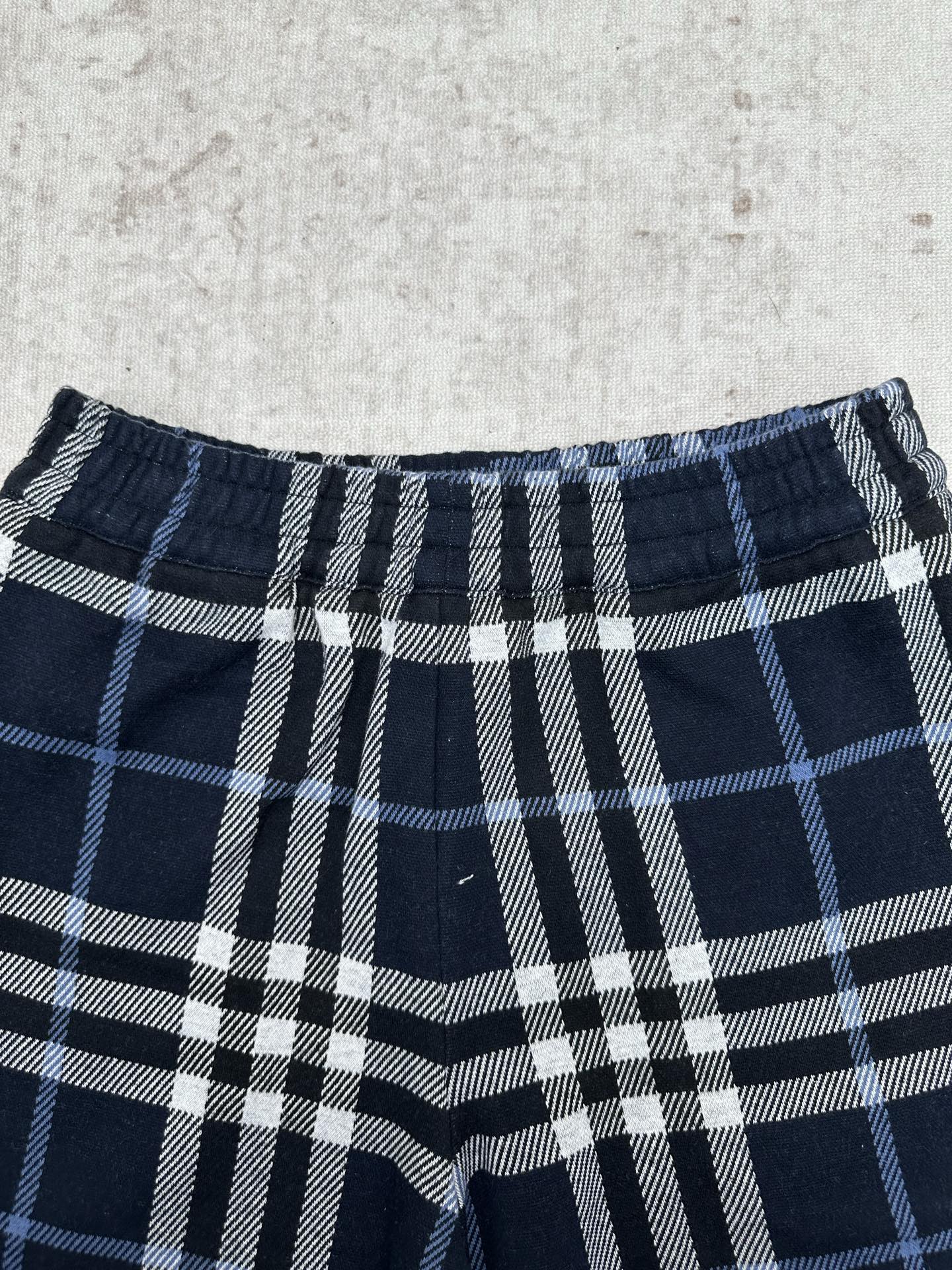Burberry 巴宝莉 26ss新款 条格纹中腰直筒 休闲短裤 男款 黑色