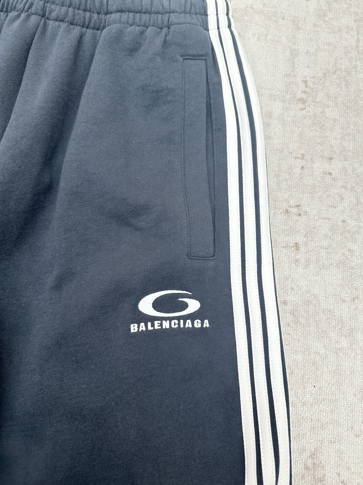 Balenciaga 26ss新款 巴黎世家 条纹Logo松紧直筒 休闲裤 常规版型 男款 蓝色