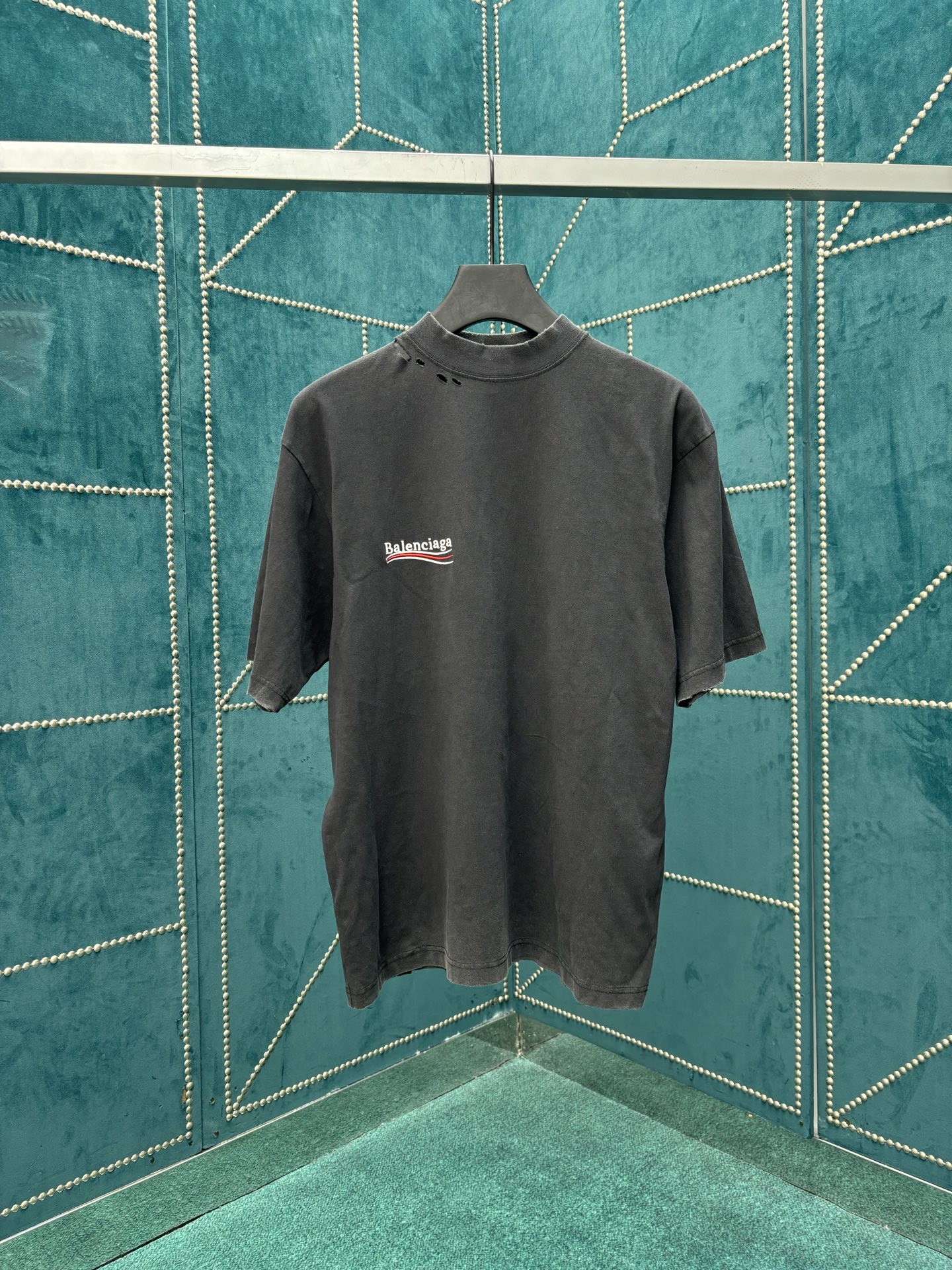Balenciaga 巴黎世家 26ss品牌Logo字母刺绣做旧圆领短袖 双面T恤 男款