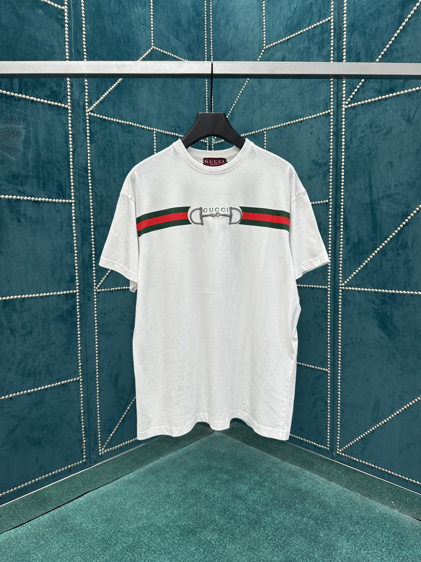 Gucci G家 25ss新款饰刺绣针织棉T恤 早春男装系列植根于Gucci典藏设计 匠心结合丰蕴传承与现代风尚