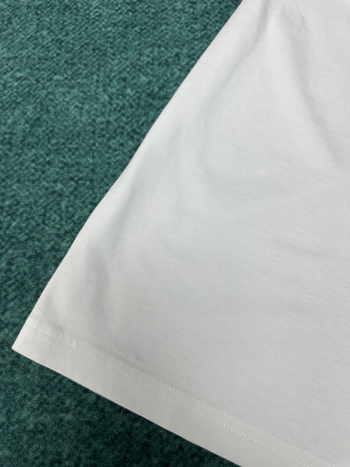 Gucci G家 25ss新款饰刺绣针织棉T恤 早春男装系列植根于Gucci典藏设计 匠心结合丰蕴传承与现代风尚