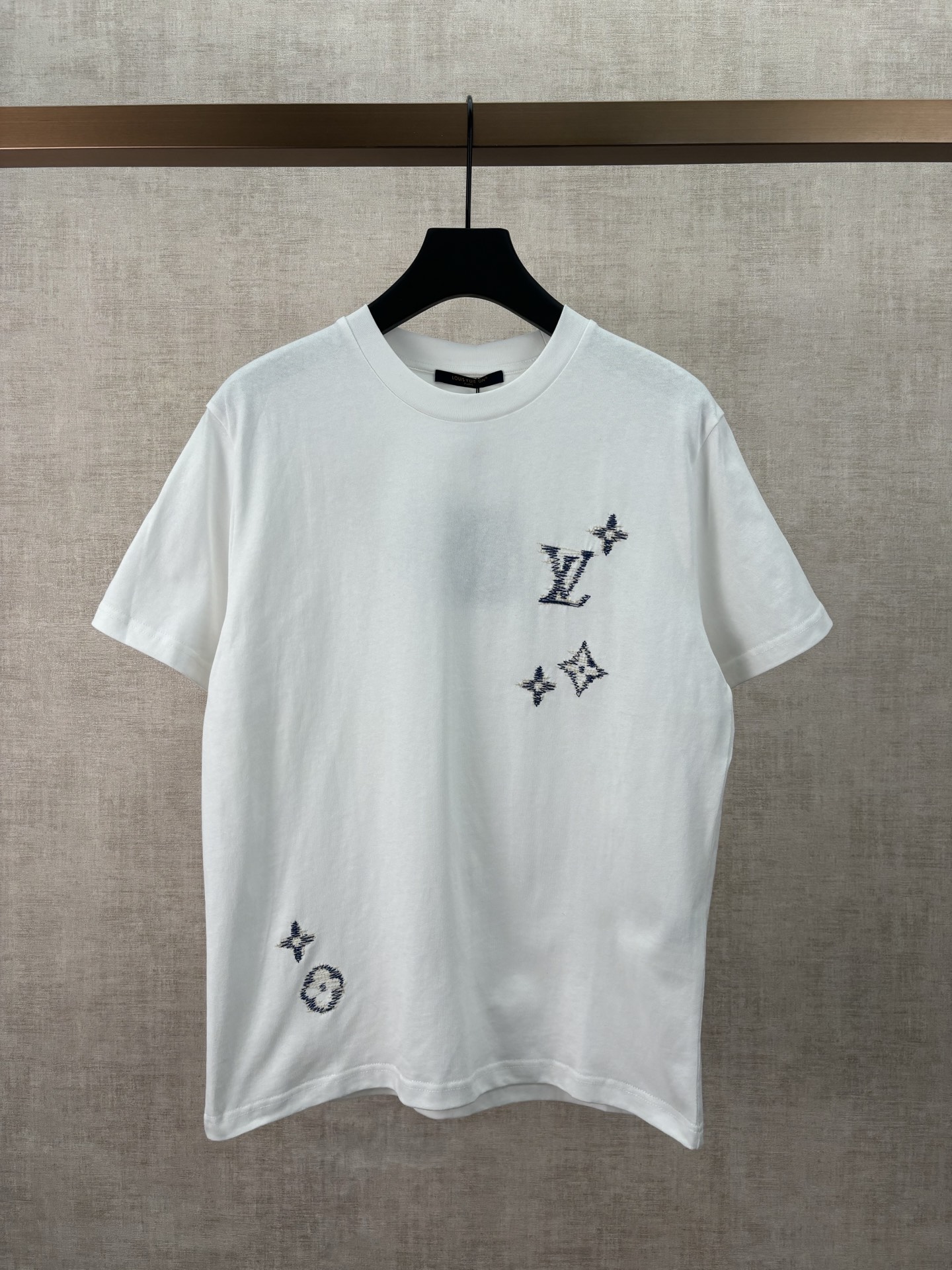Louis Vuitton 驴家 26ss新款 刺绣圆领短袖T恤 采用12支重磅精梳纯棉平纹面料织造 克重230g