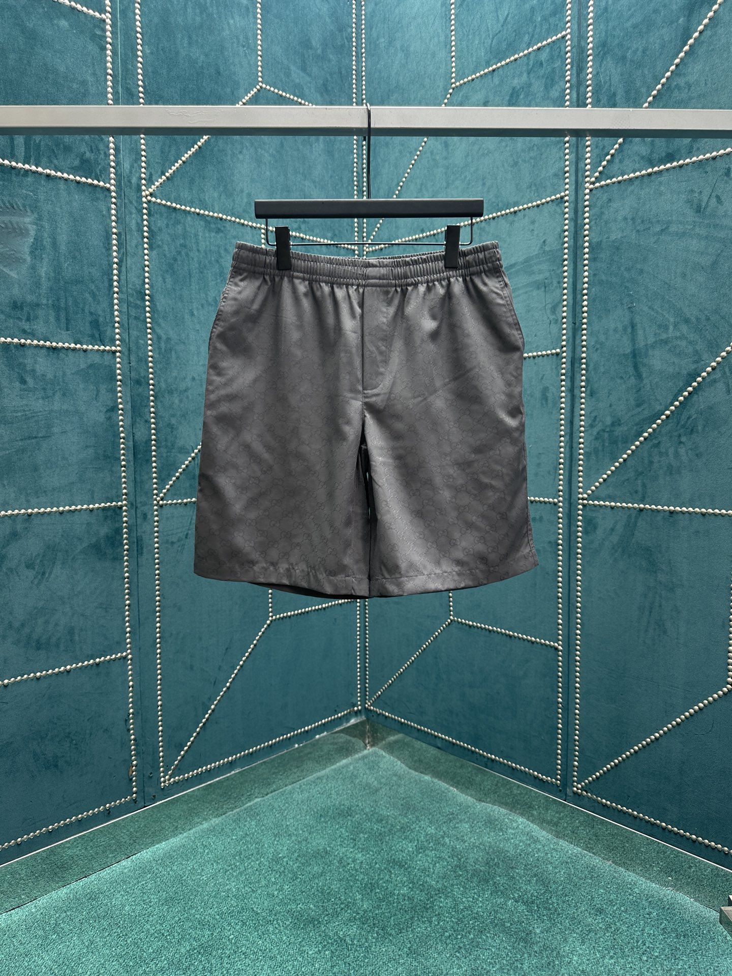 Gucci G家 26SS GG图案通过不同的纺织工艺呈现