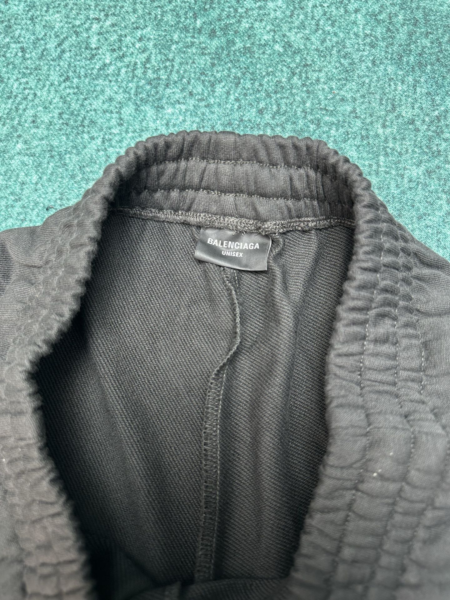 Balenciaga 巴黎世家 26ss新款 纯色斜口袋纯棉 运动短裤 常规版型 男款 黑色