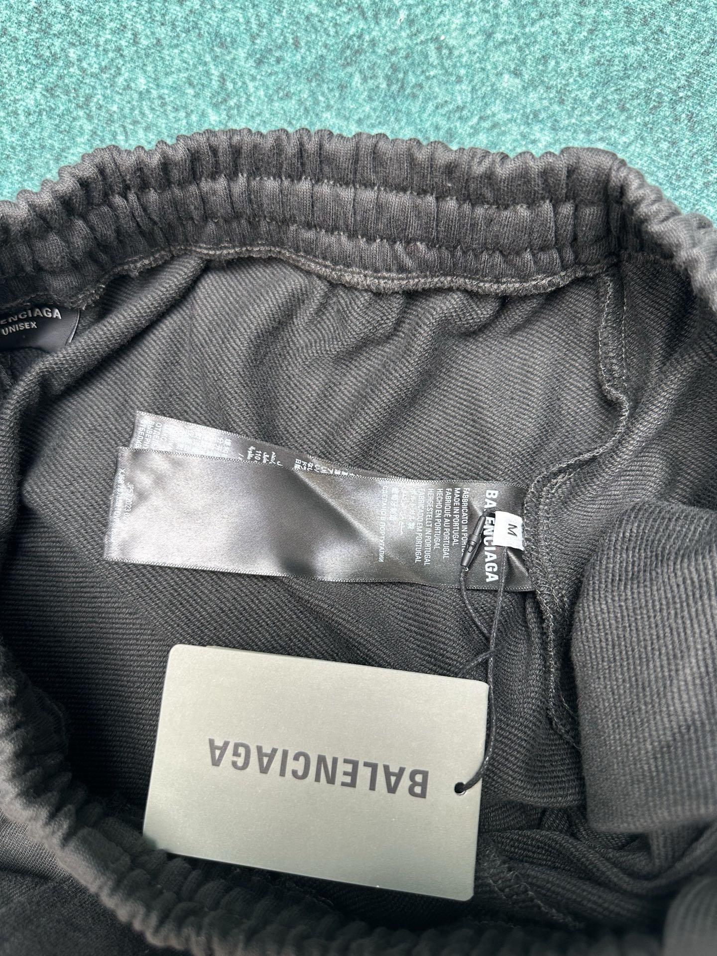 Balenciaga 巴黎世家 26ss新款 纯色斜口袋纯棉 运动短裤 常规版型 男款 黑色