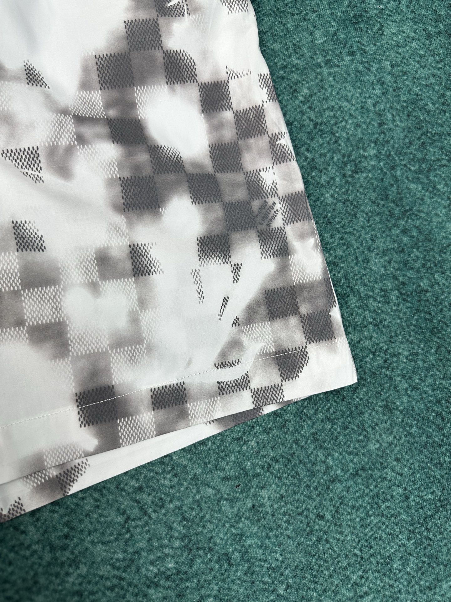 Louis Vuitton 驴家 26ss 新款春夏系列方格印花抽绳短裤叠印标识 高版本
