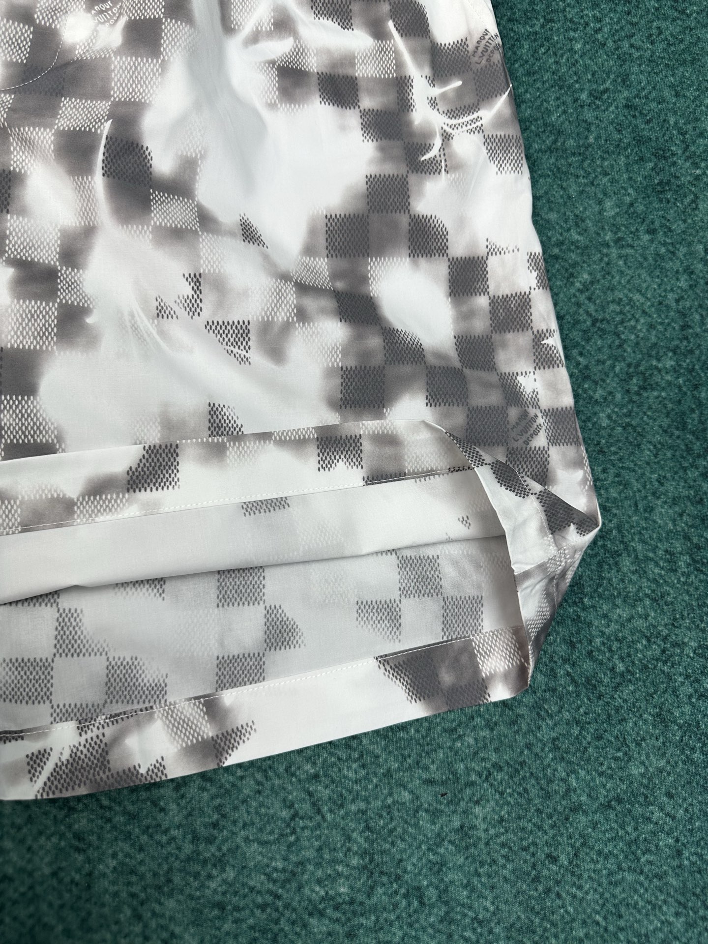 Louis Vuitton 驴家 26ss 新款春夏系列方格印花抽绳短裤叠印标识 高版本