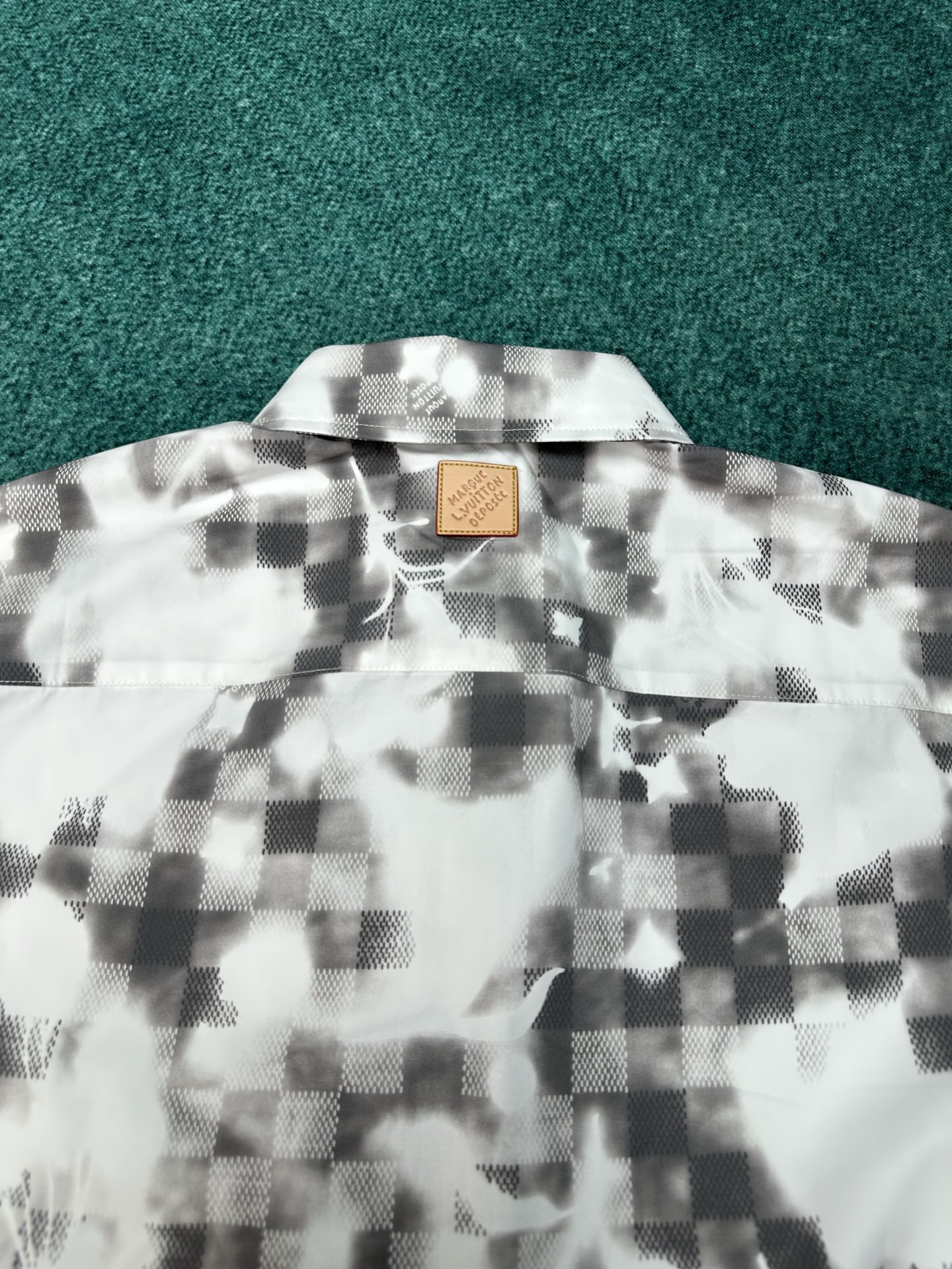 Louis Vuitton 驴家 26ss 新款春季系列方格印花短袖叠印标识衬衫T恤短袖，高版本