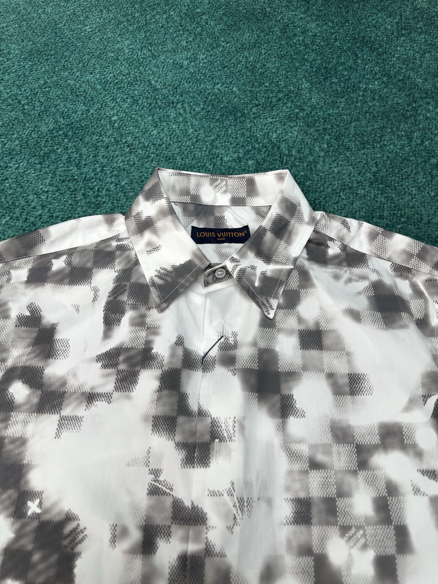 Louis Vuitton 驴家 26ss 新款春季系列方格印花短袖叠印标识衬衫T恤短袖，高版本