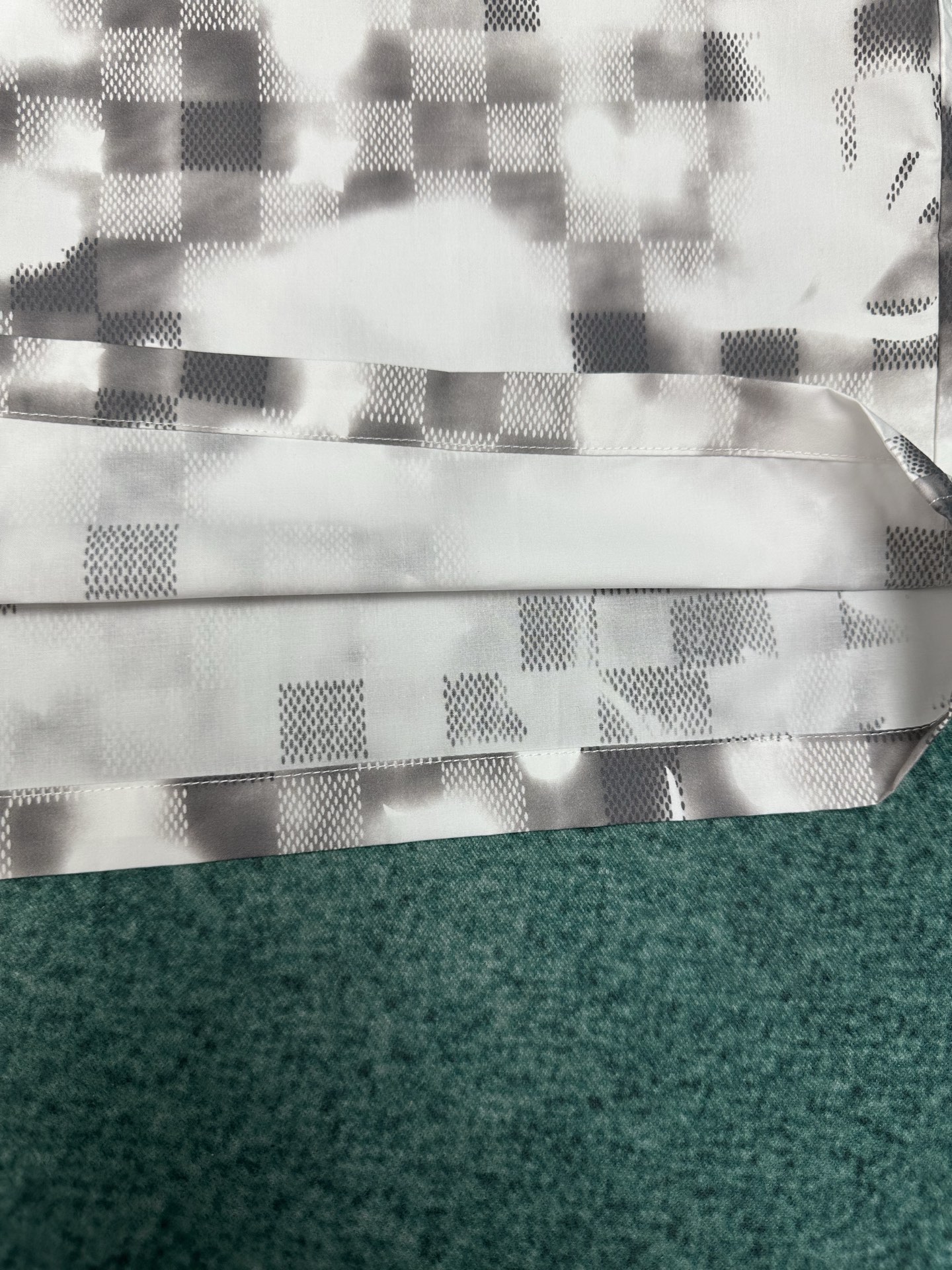Louis Vuitton 驴家 26ss 新款春季系列方格印花短袖叠印标识衬衫T恤短袖，高版本
