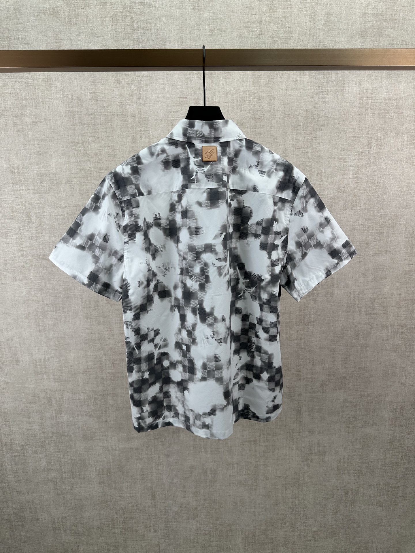 Louis Vuitton 驴家 26ss 新款春季系列印花短袖叠印标识衬衫T恤短袖，高版本