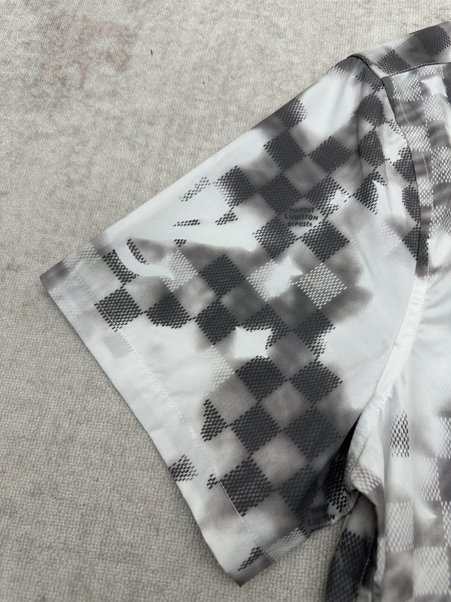 Louis Vuitton 驴家 26ss 新款春季系列印花短袖叠印标识衬衫T恤短袖，高版本