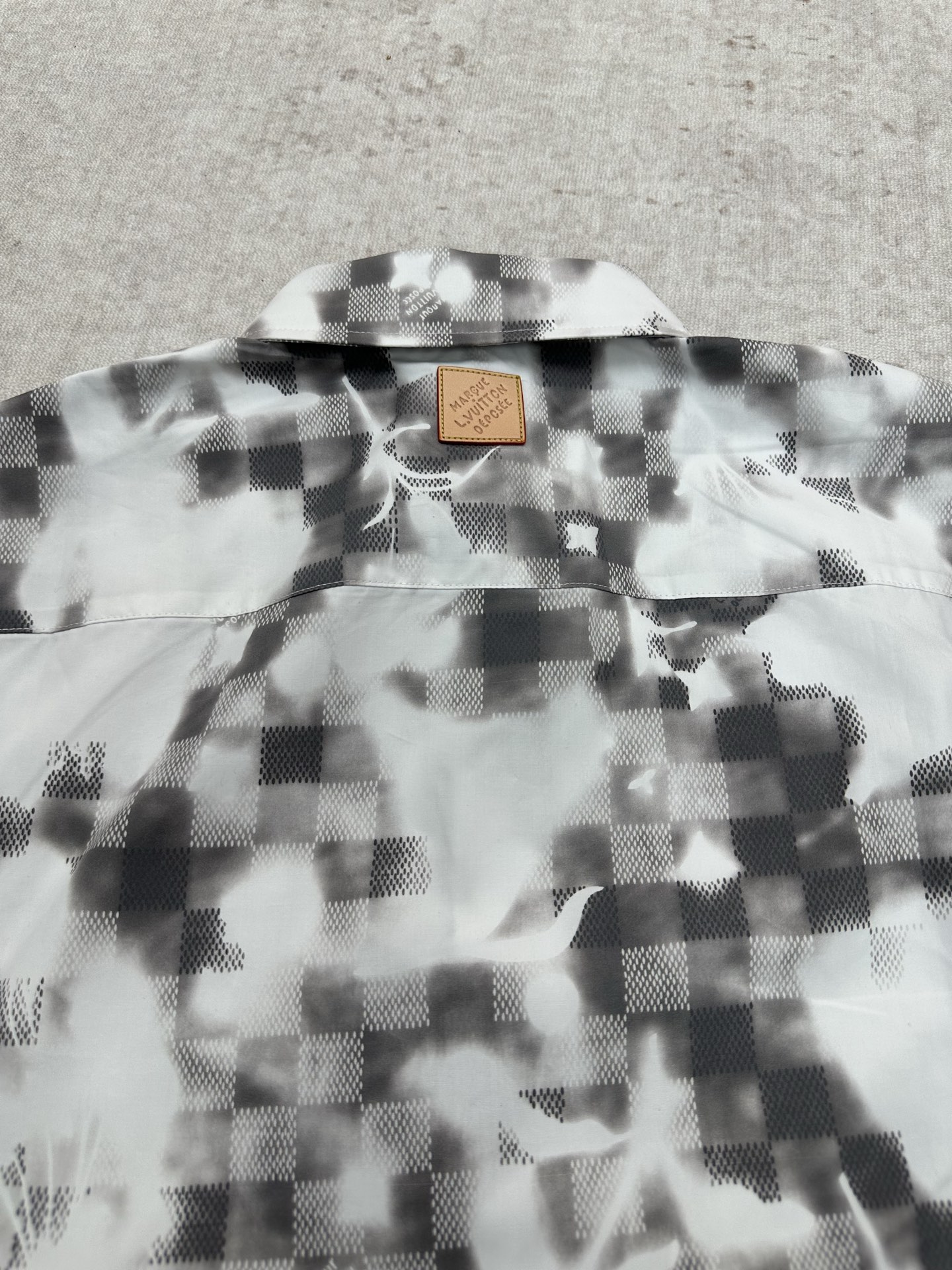 Louis Vuitton 驴家 26ss 新款春季系列印花短袖叠印标识衬衫T恤短袖，高版本