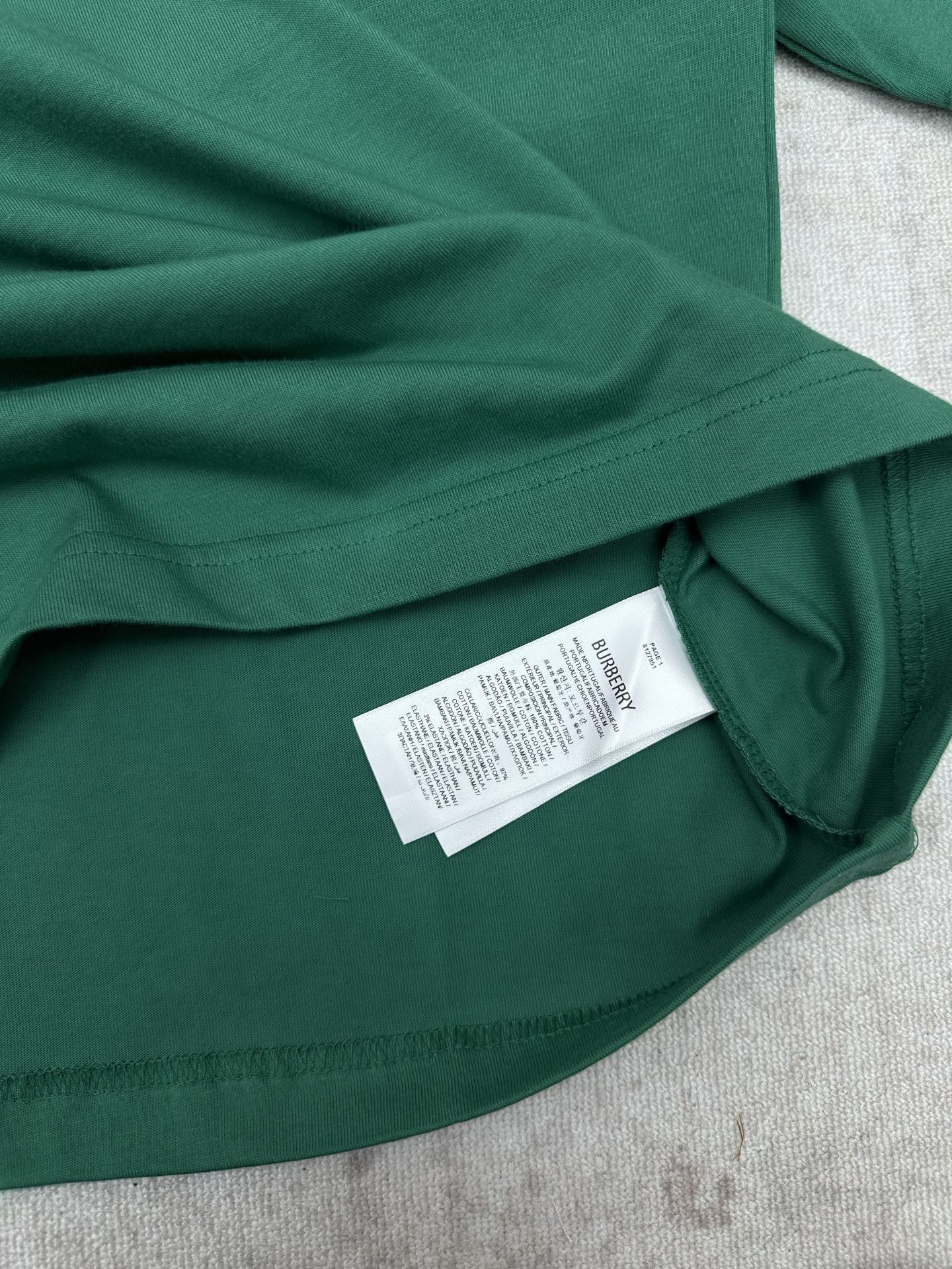 Burberry 巴宝莉 26ss 新款T 恤衫 选用轻盈平织棉面料打造 呈现常规版型 点缀簇绒马术骑士徽标（EKD）刺绣