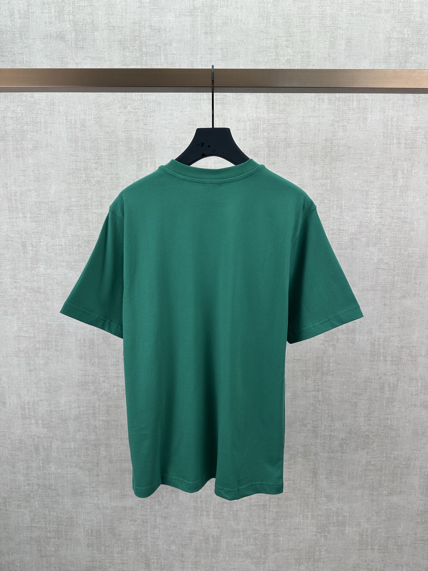Burberry 巴宝莉 26ss 新款T 恤衫 选用轻盈平织棉面料打造 呈现常规版型 点缀簇绒马术骑士徽标（EKD）刺绣