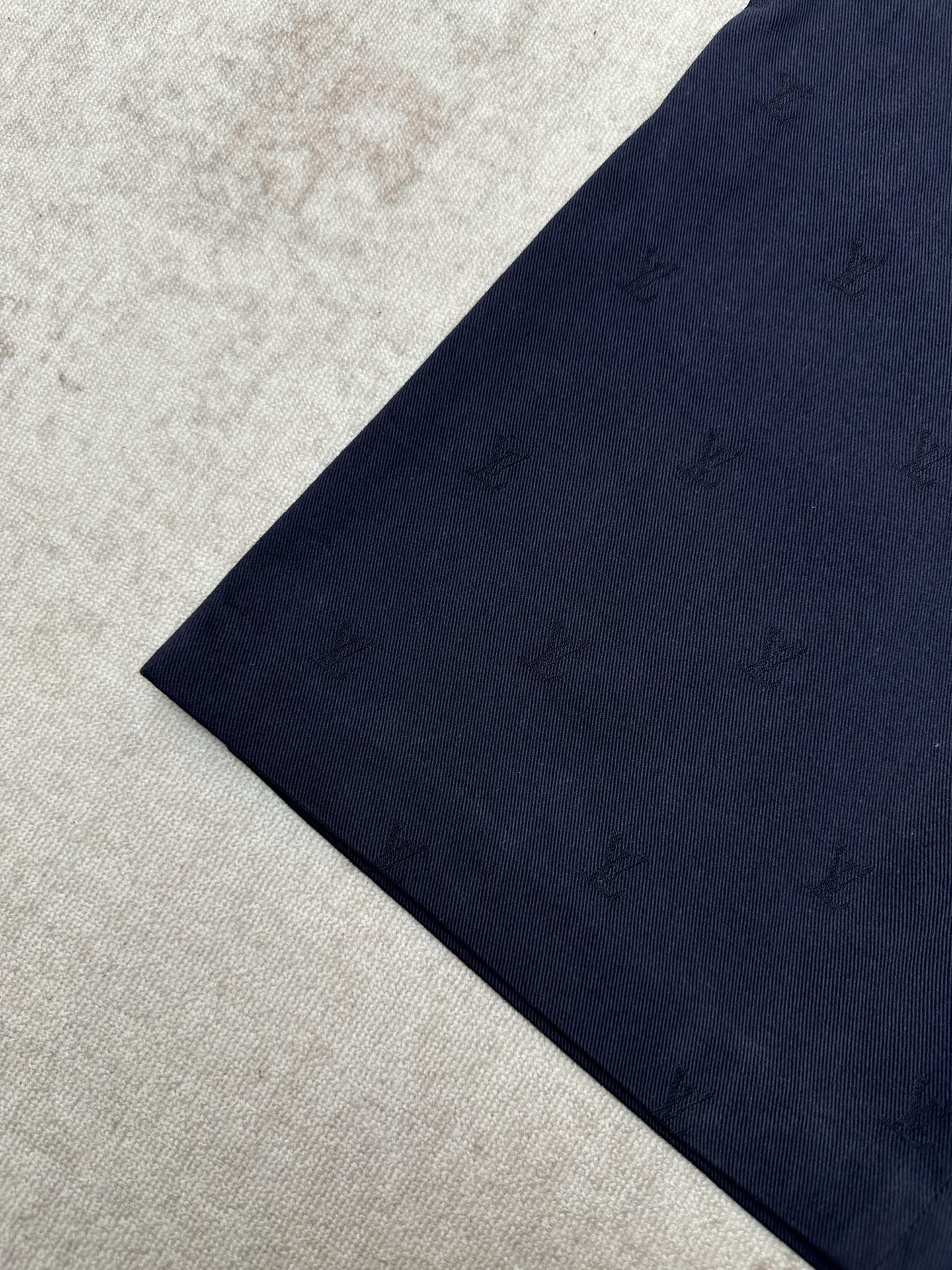 Louis Vuitton 驴家 26ss 新款字母印花皮牌徽章西装短裤，高版本