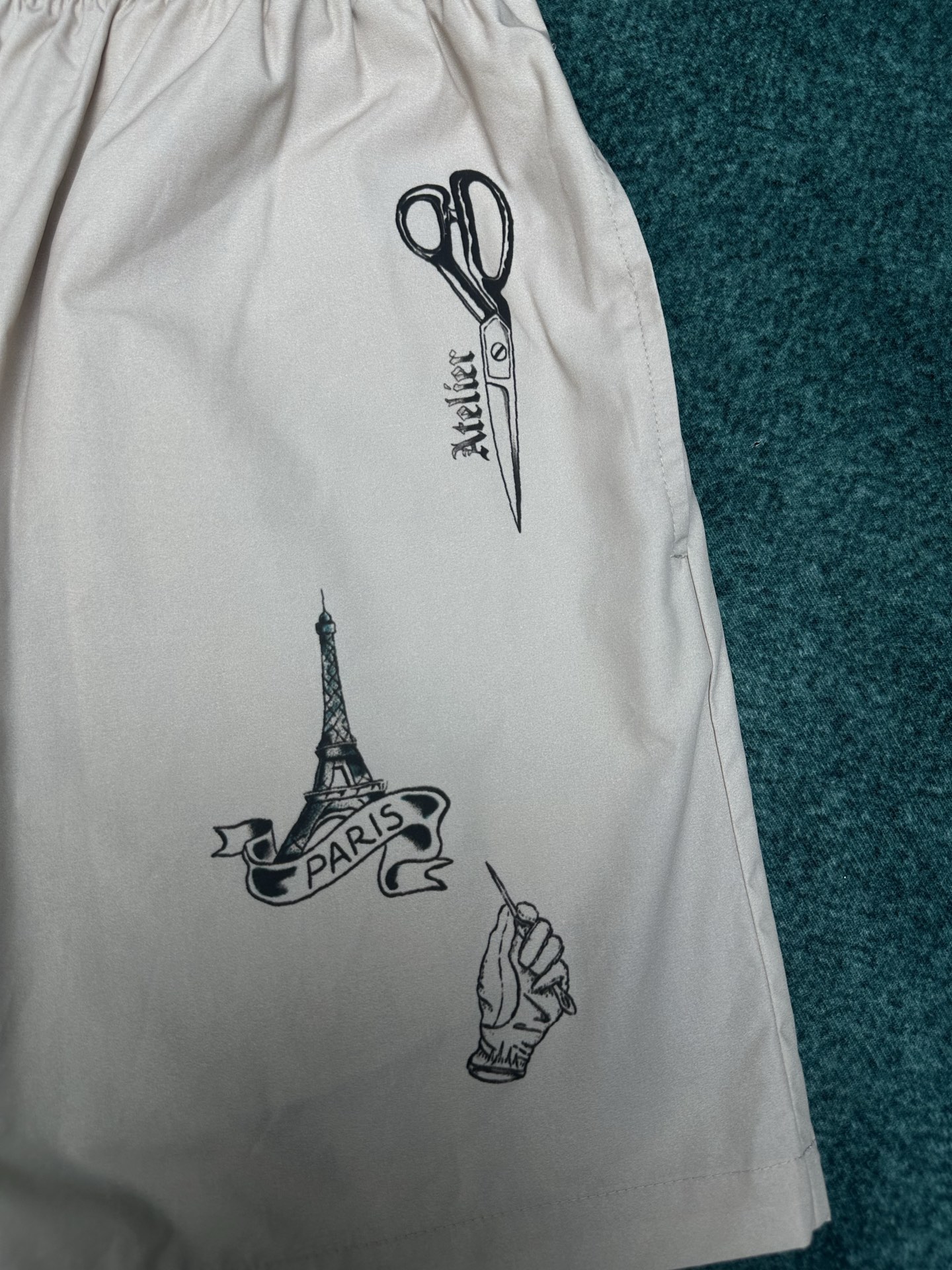 Balenciaga 巴黎 26ss新款Tattoo奶油色宽松运动短裤