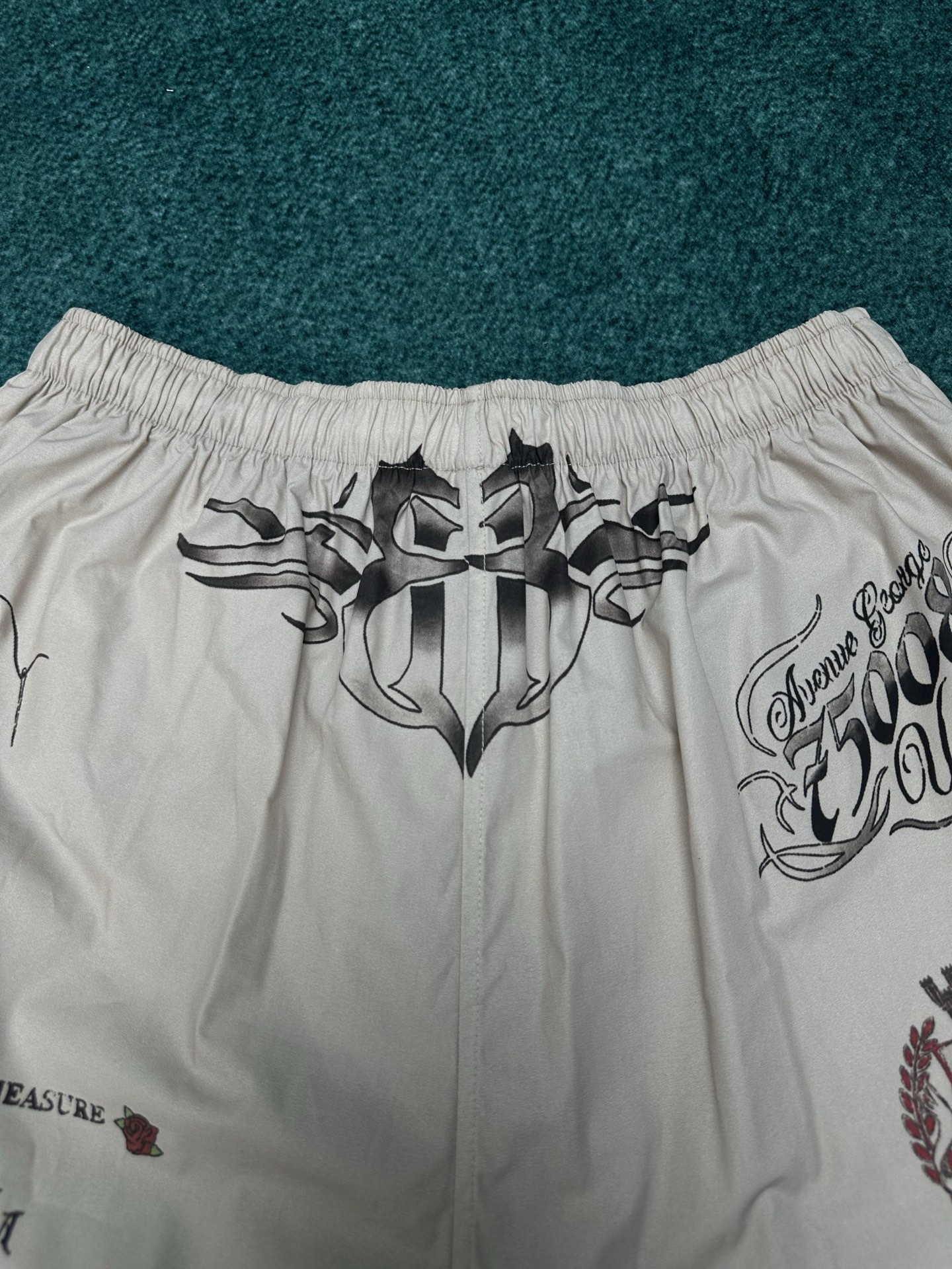 Balenciaga 巴黎 26ss新款Tattoo奶油色宽松运动短裤