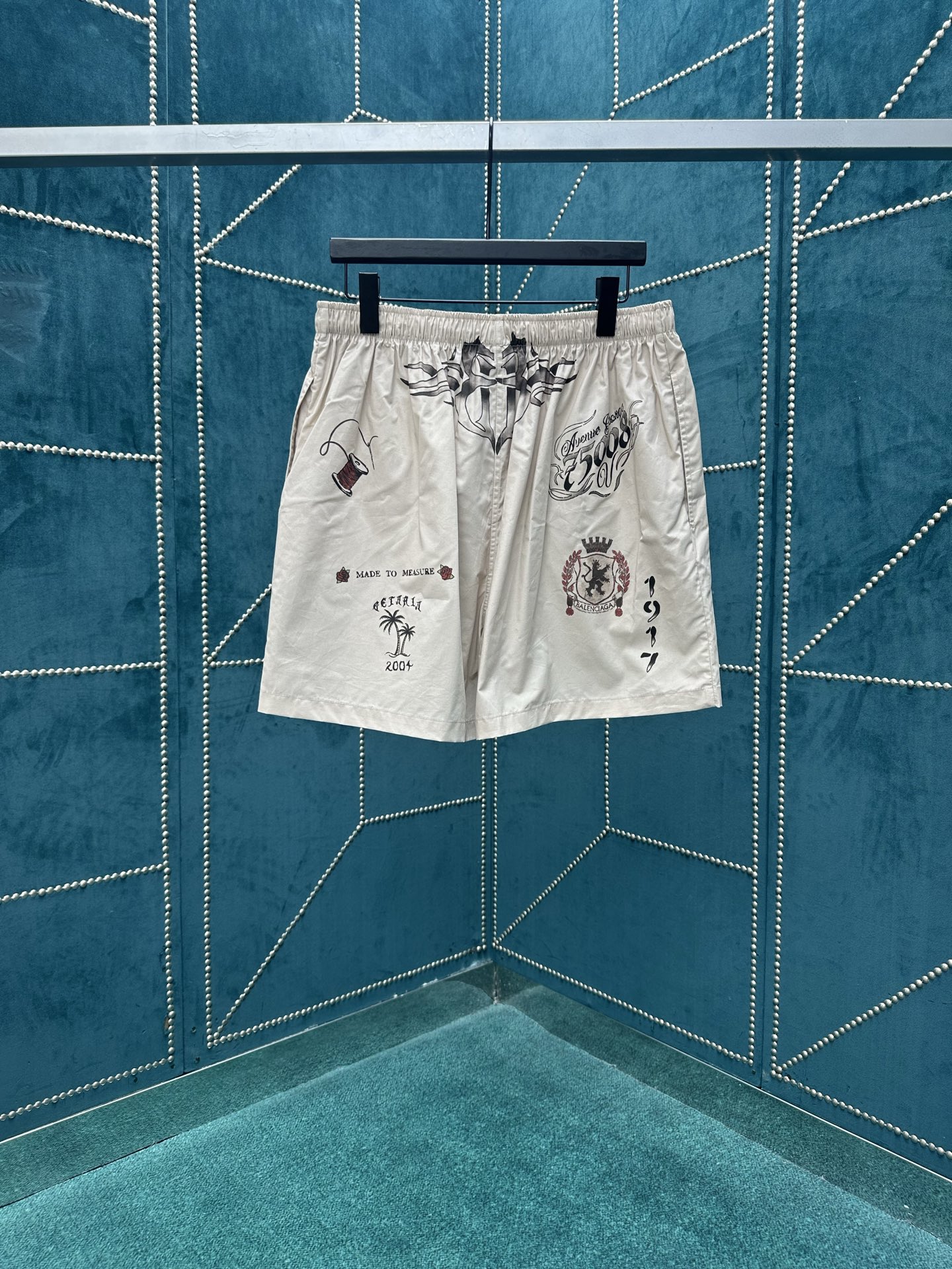 Balenciaga 巴黎 26ss新款Tattoo奶油色宽松运动短裤
