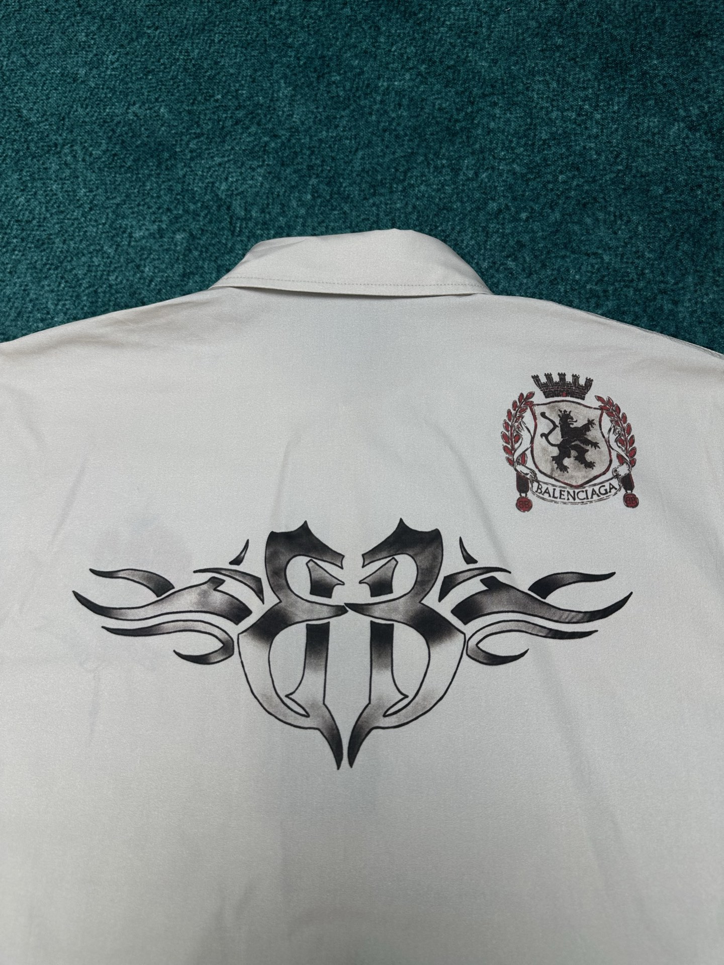 Balenciaga 巴黎 26ss新款Tattoo奶油色廓形衬衫短袖T恤