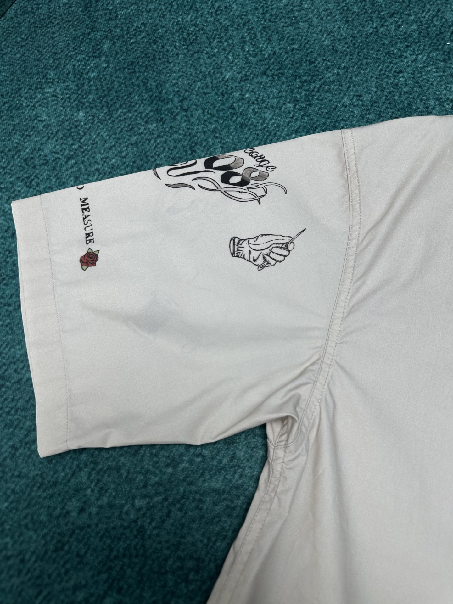 Balenciaga 巴黎 26ss新款Tattoo奶油色廓形衬衫短袖T恤