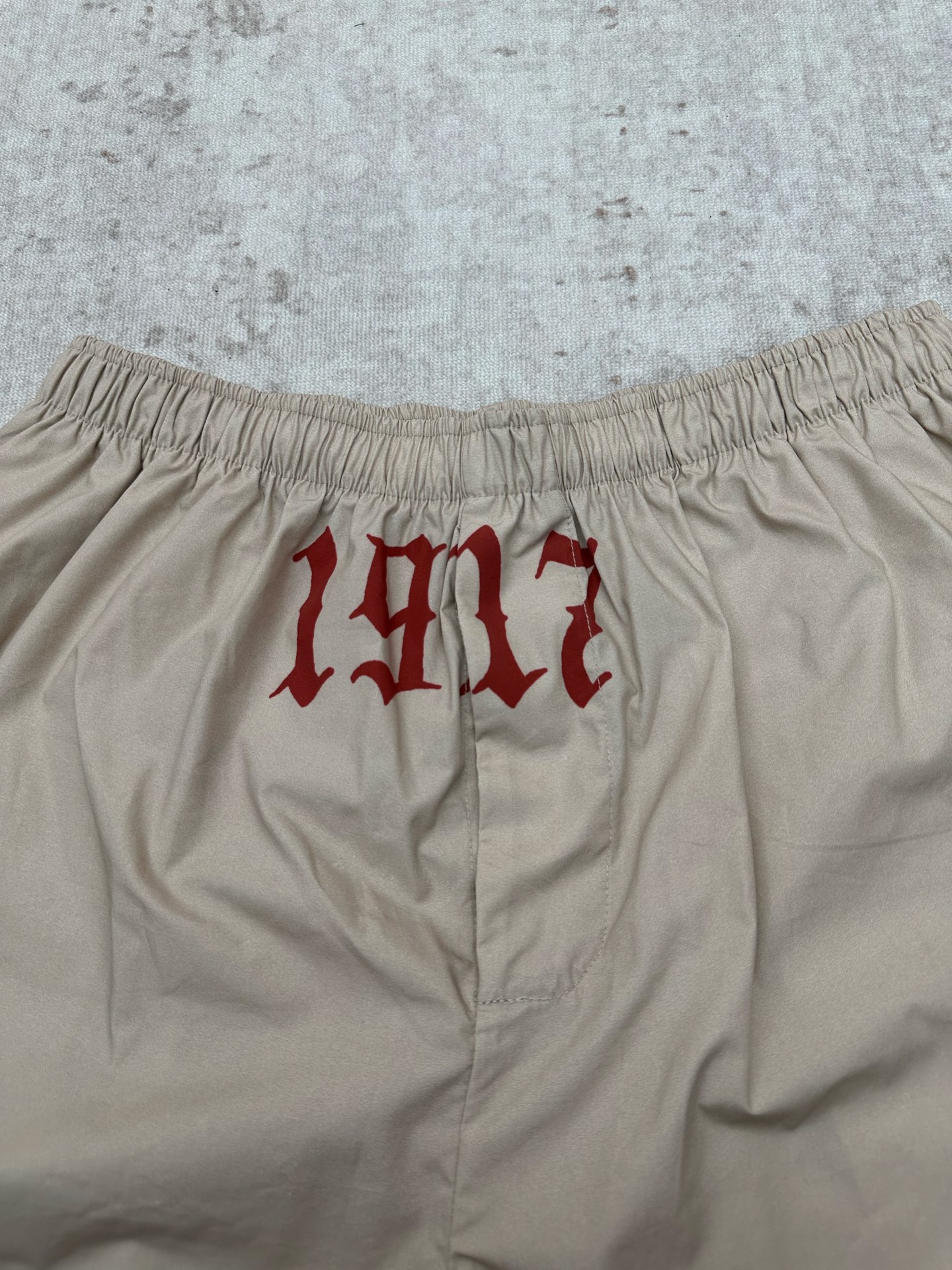 Balenciaga 巴黎 26ss新款Tattoo奶油色宽松运动短裤