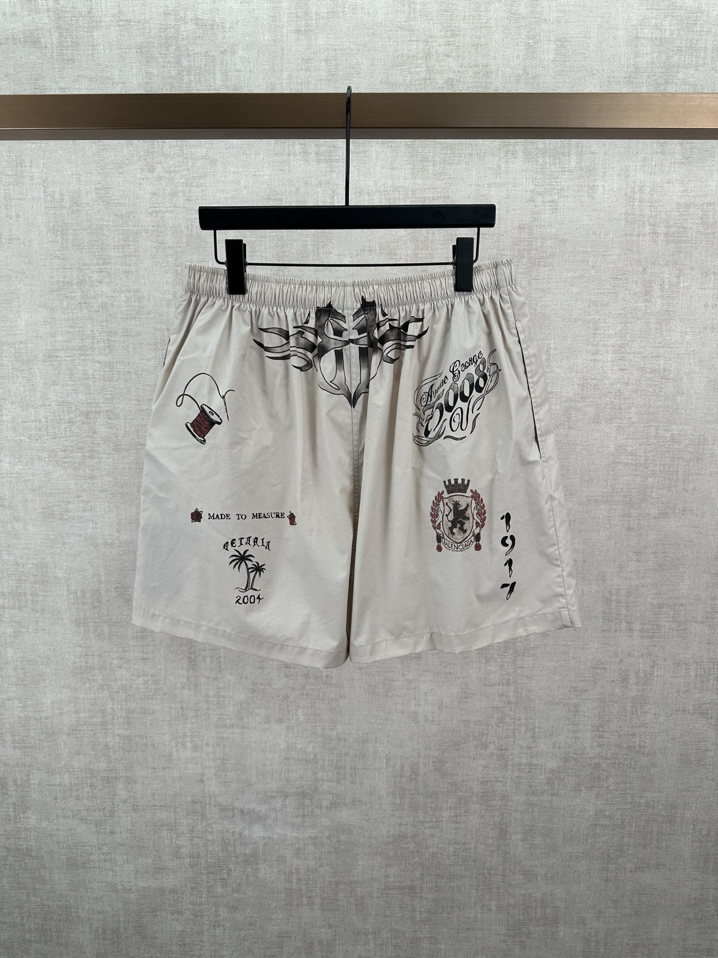 Balenciaga 巴黎 26ss新款Tattoo奶油色宽松运动短裤