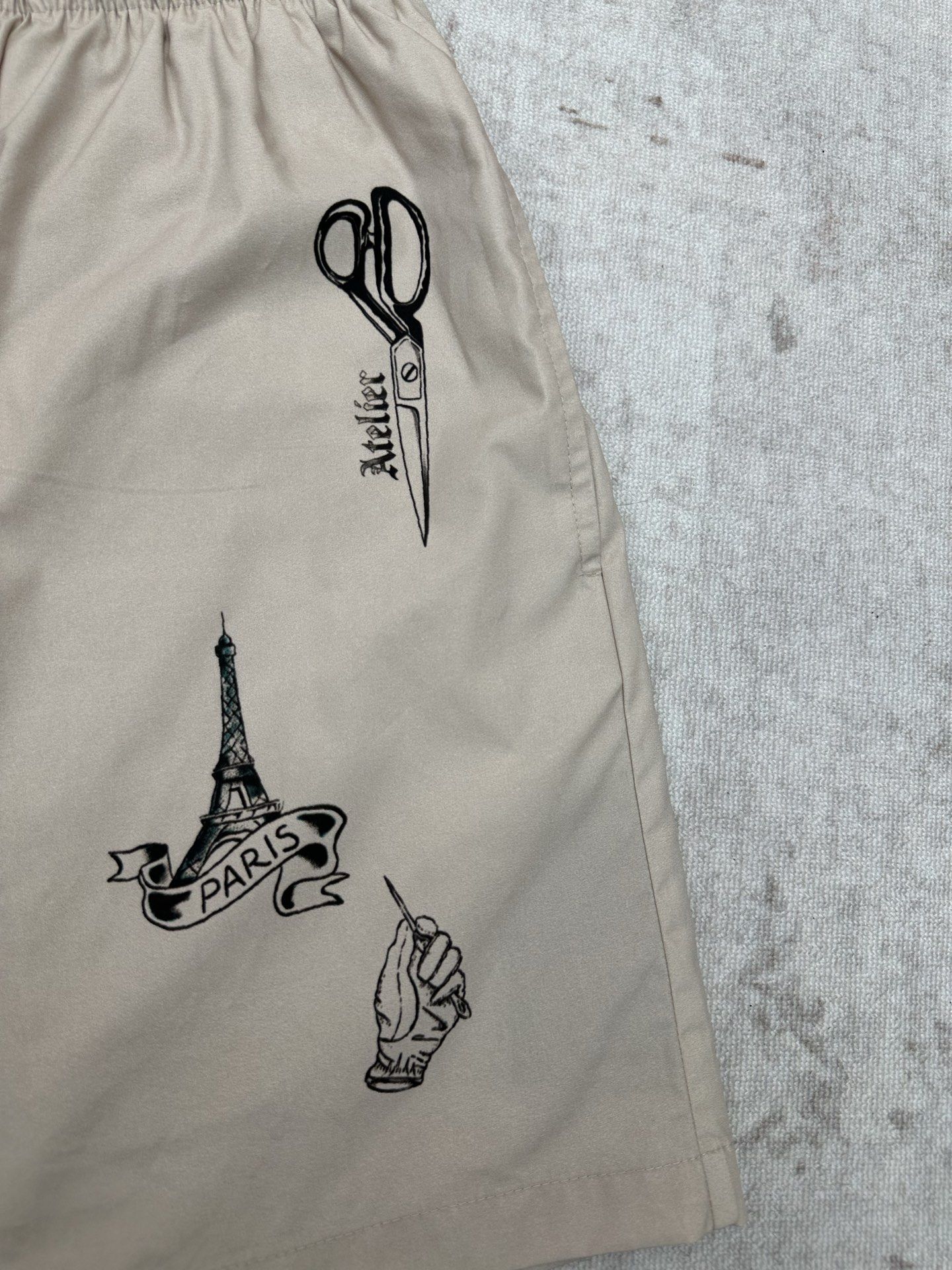 Balenciaga 巴黎 26ss新款Tattoo奶油色宽松运动短裤