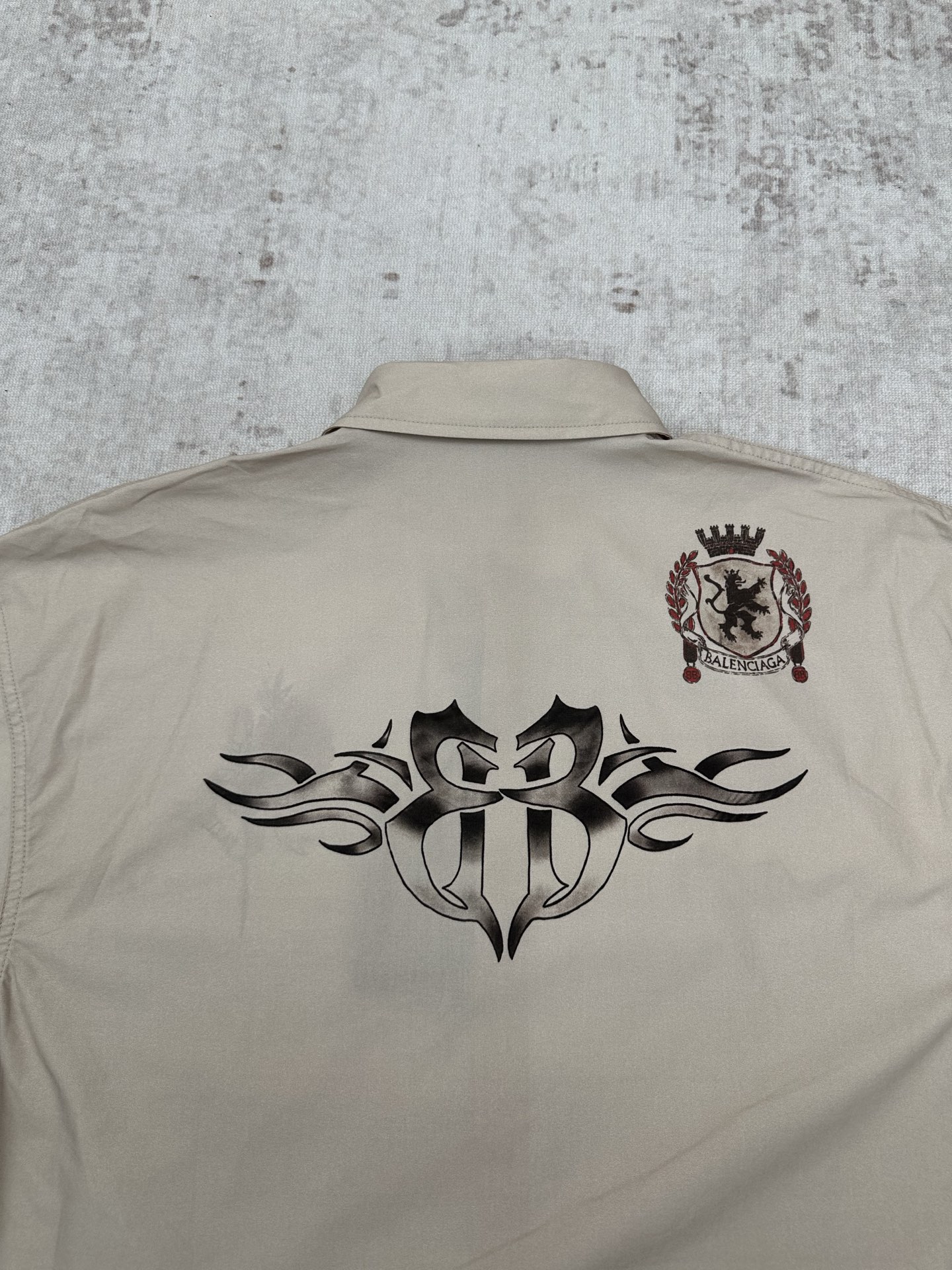 Balenciaga 巴黎 26ss新款Tattoo奶油色廓形衬衫短袖T恤