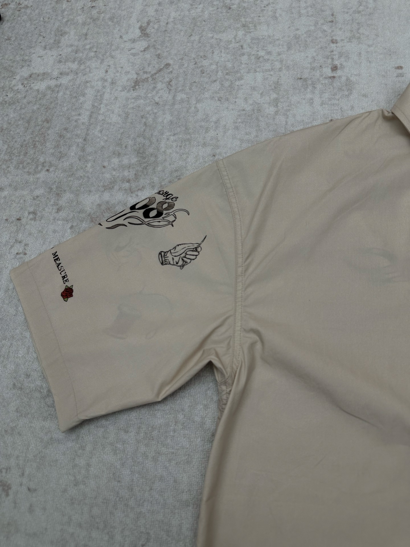 Balenciaga 巴黎 26ss新款Tattoo奶油色廓形衬衫短袖T恤