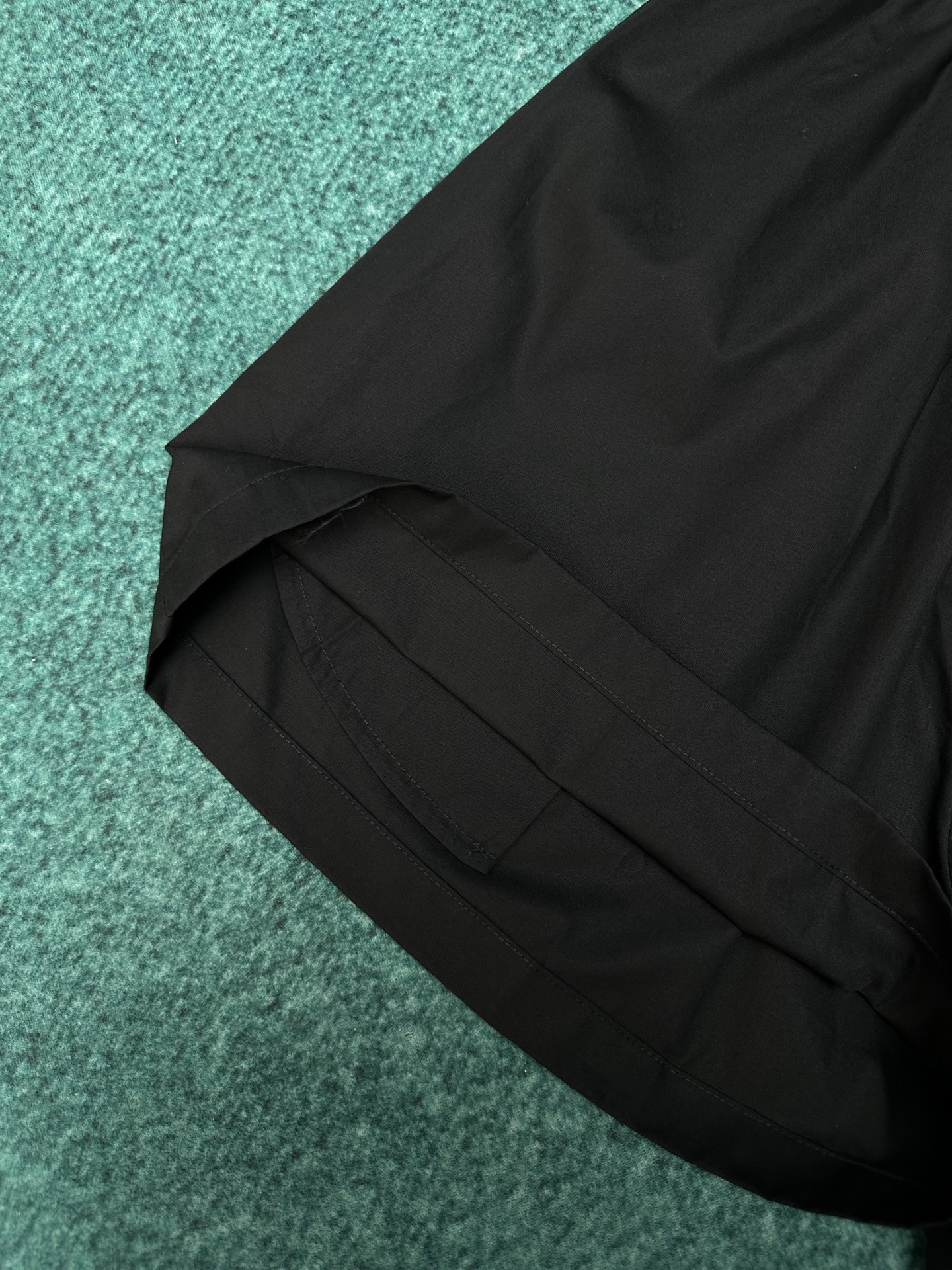 Balenciaga 巴黎 26ss新款Sketchy黑色棉府绸宽松版型短裤 棉府绸中腰 隐形珍珠母贝纽扣门襟
