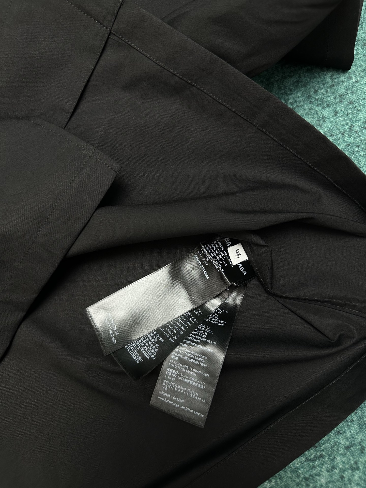 Balenciaga 巴黎 26ss新款Sketchy黑色棉府绸短袖保龄球衫 棉府绸衬衫领 左侧饰以环袢细节