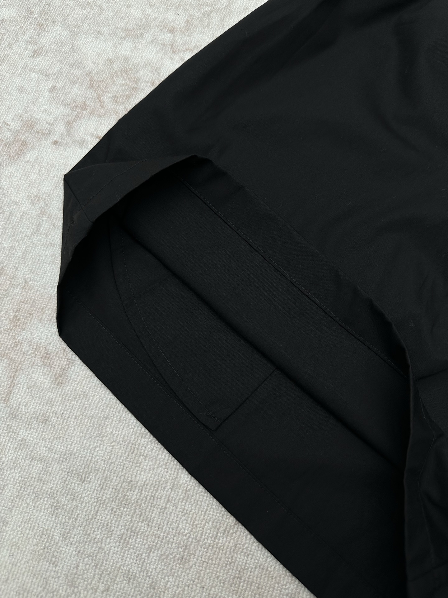 Balenciaga 巴黎 26ss新款Sketchy黑色棉府绸宽松版型短裤 棉府绸中腰 隐形珍珠母贝纽扣门襟