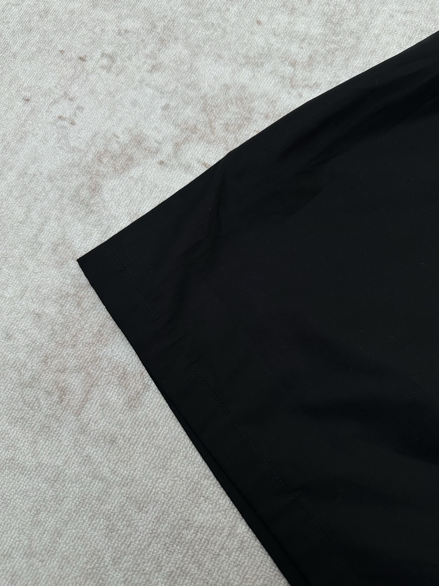 Balenciaga 巴黎 26ss新款Sketchy黑色棉府绸宽松版型短裤 棉府绸中腰 隐形珍珠母贝纽扣门襟