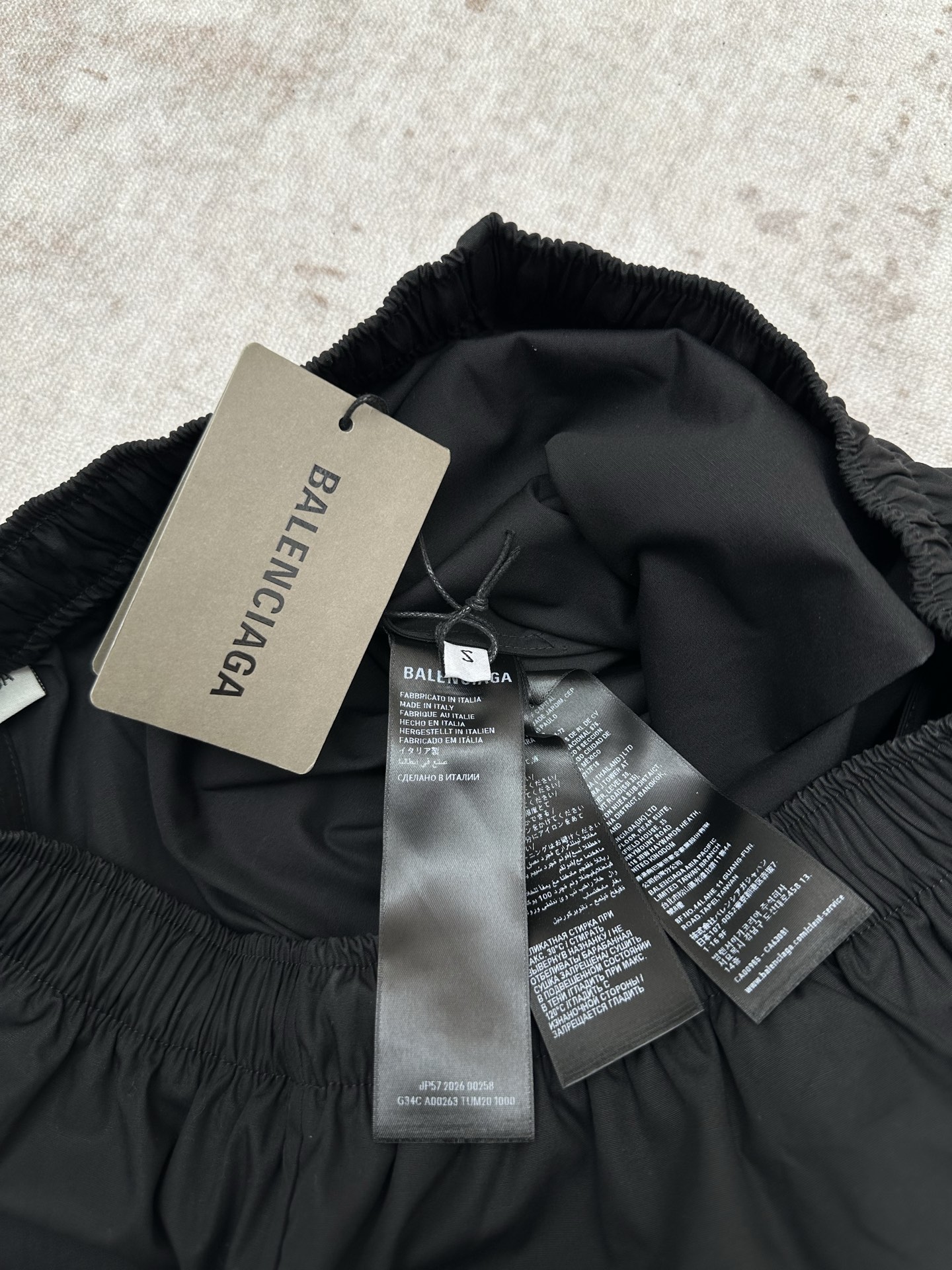 Balenciaga 巴黎 26ss新款Sketchy黑色棉府绸宽松版型短裤 棉府绸中腰 隐形珍珠母贝纽扣门襟
