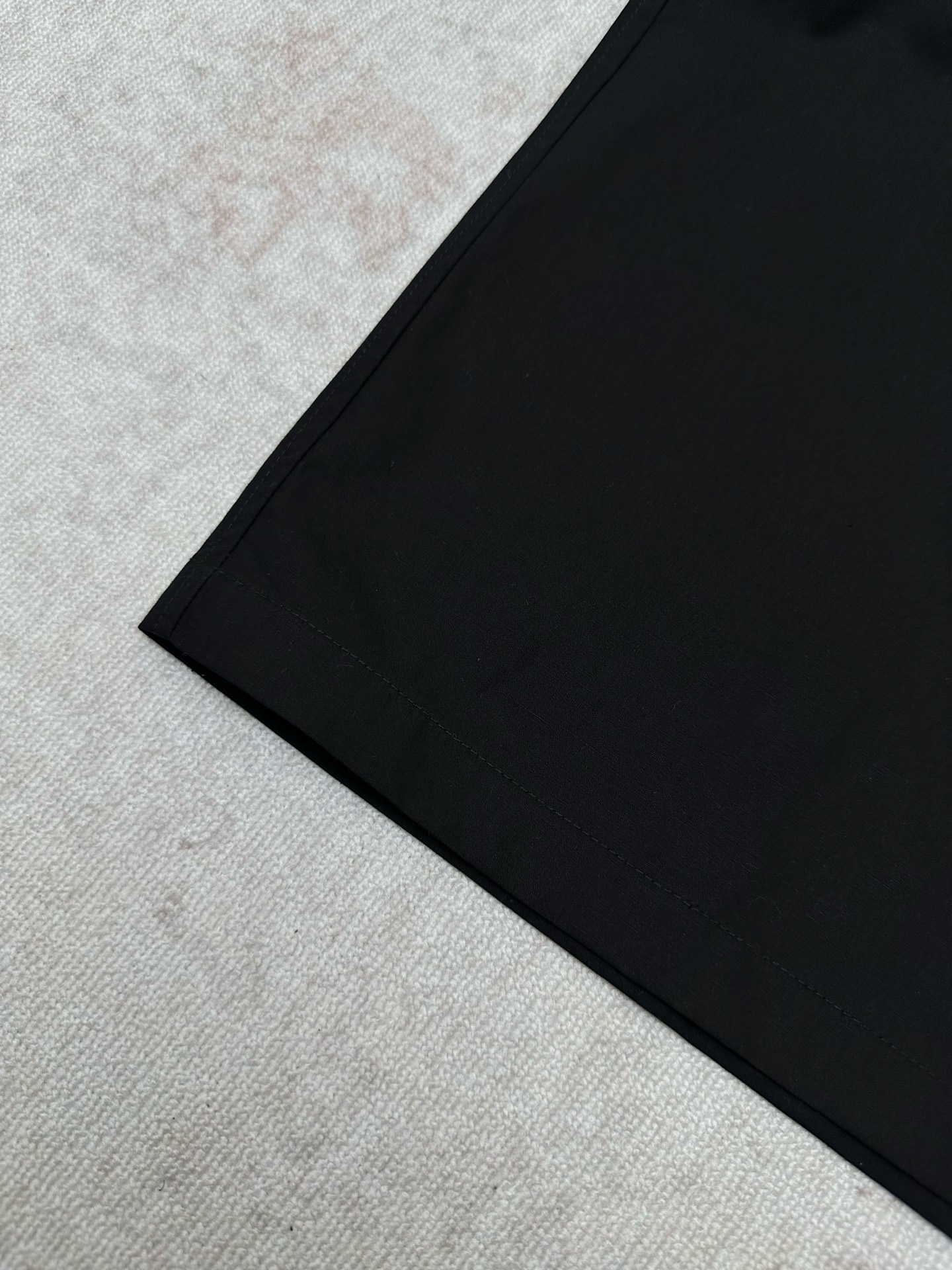 Balenciaga 巴黎 26ss新款Sketchy黑色棉府绸短袖保龄球衫 棉府绸衬衫领 左侧饰以环袢细节