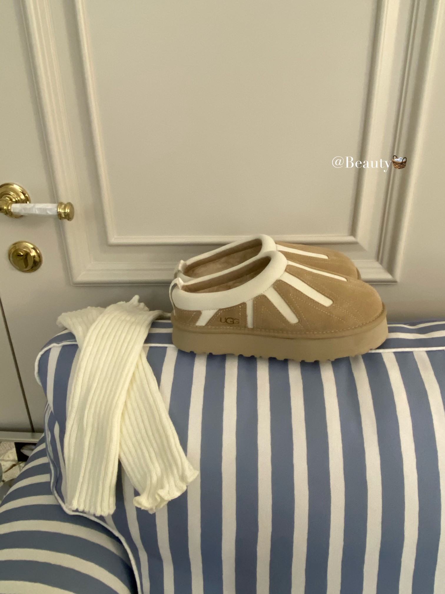 NO:576818,New Sunflower Rizhao Tats new thick-soled shoes, limited edition in store. The sandy white stitching that Jimei people love. Full of fashion sense. If you like it, come to me. Size 35-40, snow boots, boots19860909上新 太阳花日照塔茨 厚底鞋新款,限量到店 集美们热爱的沙白色拼接 时尚感拉满 喜欢的快来找我吧 size35-40,雪地靴,boots,Women's Shoes