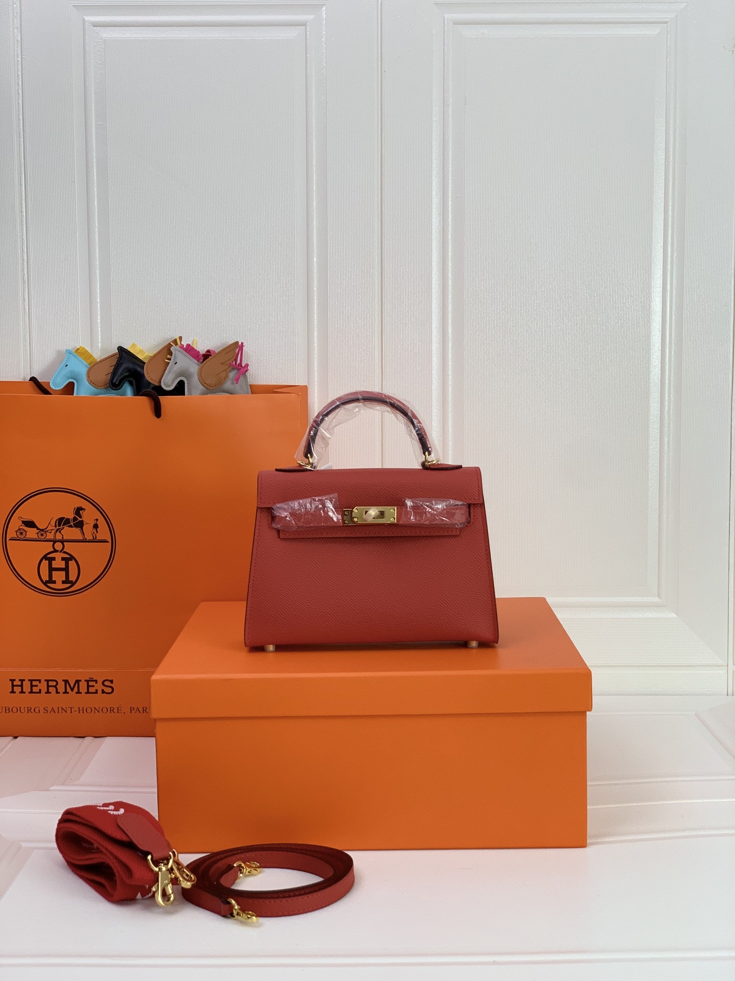 凯莉二代mini  大红金扣 爱马仕Hermes 💤凯莉包kellyHermes经典代表作之一  女士手