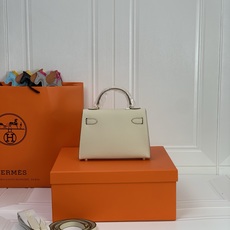 凯莉二代mini 奶昔白金扣 爱马仕Hermes 💤凯莉包kellyHermes经典代表作之一 女士 凯莉二代mini 奶昔白金扣 爱马仕Hermes 💤凯莉包kellyHermes经典代表作之一 女士