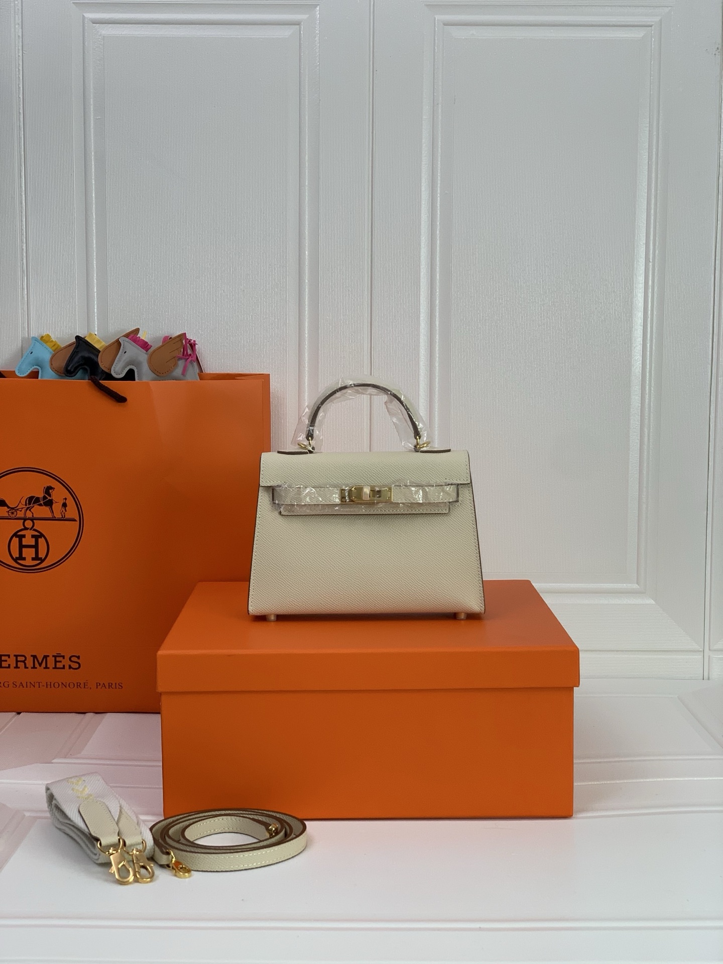 凯莉二代mini  奶昔白金扣 爱马仕Hermes 💤凯莉包kellyHermes经典代表作之一  女士