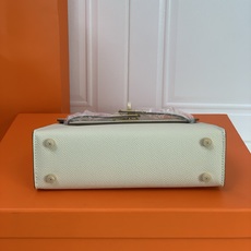 凯莉二代mini 奶昔白金扣 爱马仕Hermes 💤凯莉包kellyHermes经典代表作之一 女士 凯莉二代mini 奶昔白金扣 爱马仕Hermes 💤凯莉包kellyHermes经典代表作之一 女士