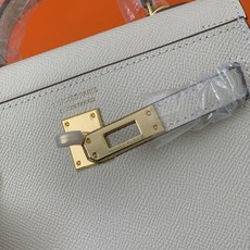 凯莉二代mini 奶昔白金扣 爱马仕Hermes 💤凯莉包kellyHermes经典代表作之一 女士 凯莉二代mini 奶昔白金扣 爱马仕Hermes 💤凯莉包kellyHermes经典代表作之一 女士