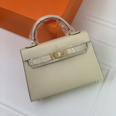 凯莉二代mini 奶昔白金扣 爱马仕Hermes 💤凯莉包kellyHermes经典代表作之一 女士 凯莉二代mini 奶昔白金扣 爱马仕Hermes 💤凯莉包kellyHermes经典代表作之一 女士