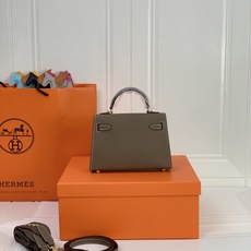 凯莉二代mini 卡其色金扣 爱马仕Hermes 💤凯莉包kellyHermes经典代表作之一 女士 凯莉二代mini 卡其色金扣 爱马仕Hermes 💤凯莉包kellyHermes经典代表作之一 女士