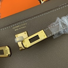 凯莉二代mini 卡其色金扣 爱马仕Hermes 💤凯莉包kellyHermes经典代表作之一 女士 凯莉二代mini 卡其色金扣 爱马仕Hermes 💤凯莉包kellyHermes经典代表作之一 女士