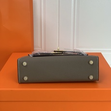 凯莉二代mini 卡其色金扣 爱马仕Hermes 💤凯莉包kellyHermes经典代表作之一 女士 凯莉二代mini 卡其色金扣 爱马仕Hermes 💤凯莉包kellyHermes经典代表作之一 女士