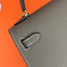凯莉二代mini 卡其色金扣 爱马仕Hermes 💤凯莉包kellyHermes经典代表作之一 女士 凯莉二代mini 卡其色金扣 爱马仕Hermes 💤凯莉包kellyHermes经典代表作之一 女士