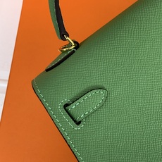凯莉二代mini 牛油果绿金扣 爱马仕Hermes 💤凯莉包kellyHermes经典代表作之一 女 凯莉二代mini 牛油果绿金扣 爱马仕Hermes 💤凯莉包kellyHermes经典代表作之一 女